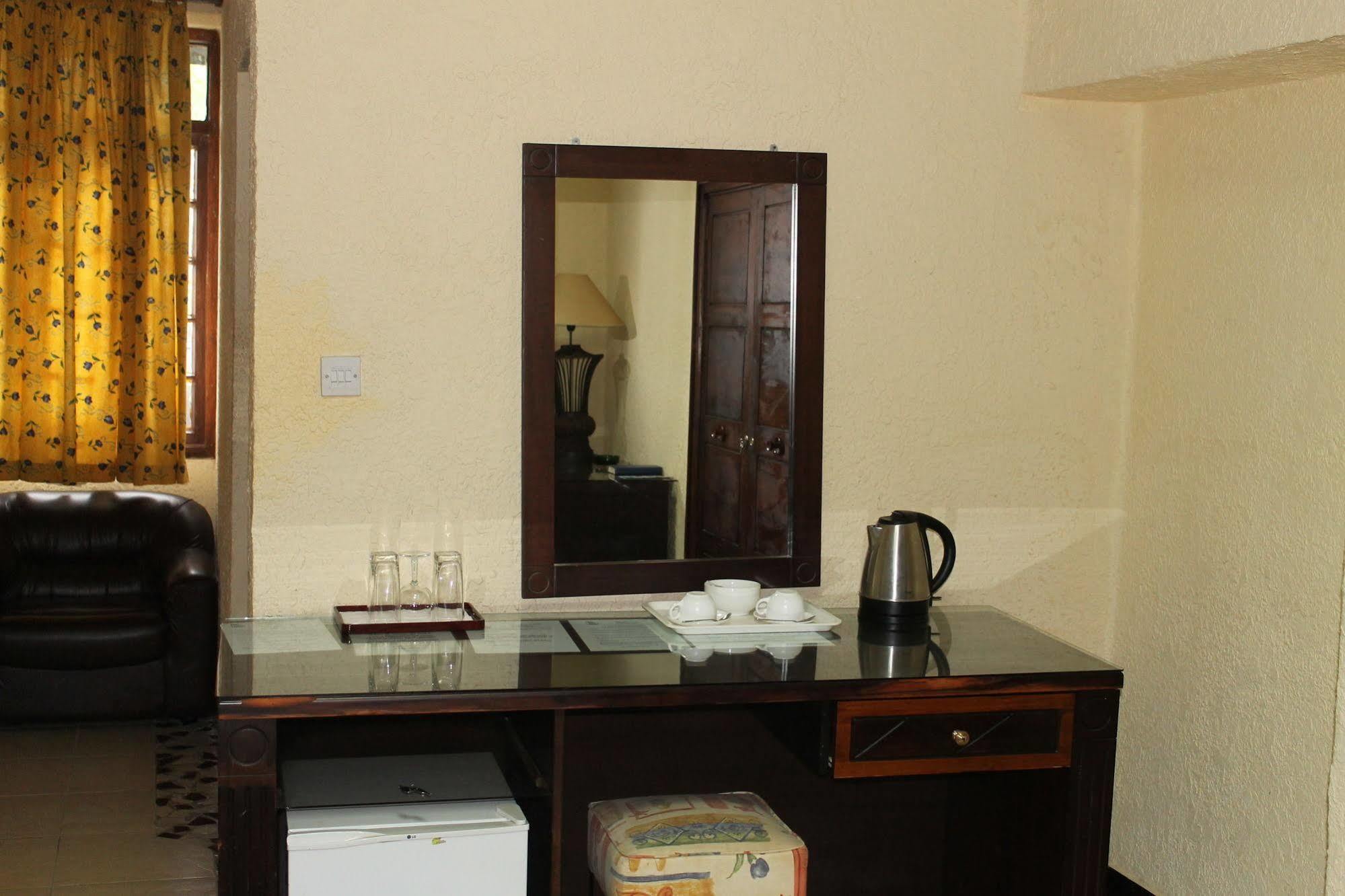 New Dodoma Hotel Экстерьер фото